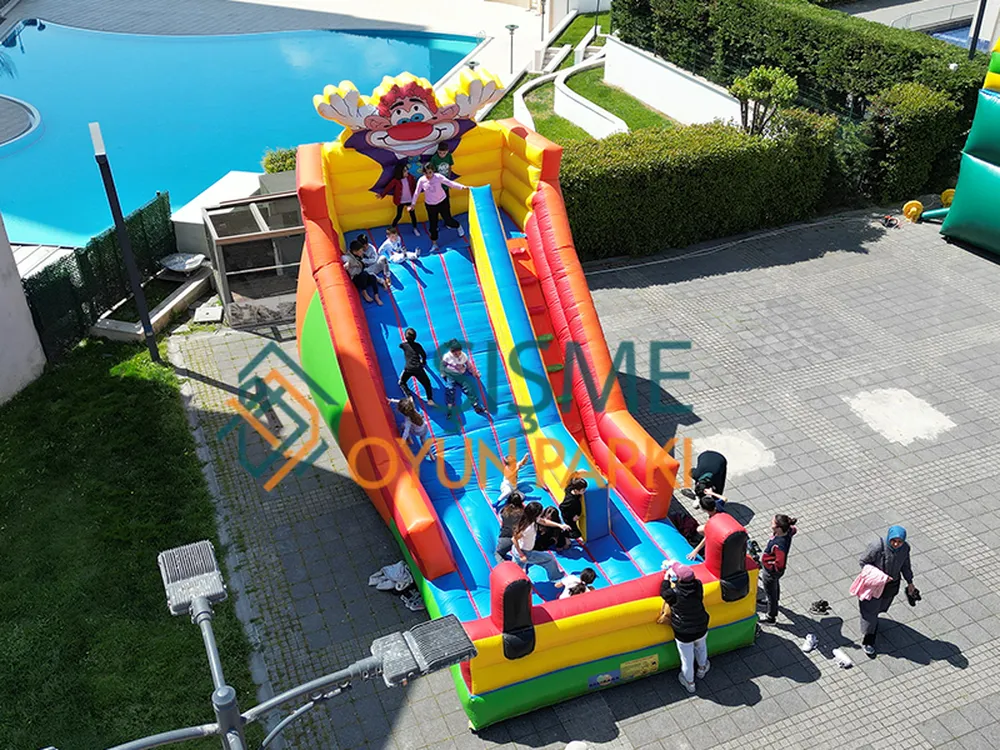 Okul Bahçelerinde Eğlenceyi Zirveye Taşıyan Şişme Oyun Parkları